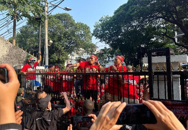 Peringatan Kudatuli 2024 di PDIP Tampilkan Aksi Teatrikal Kerusuhan