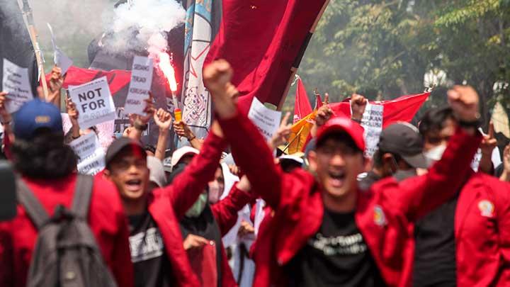 Aksi Mahasiswa di Surabaya dan Garut Kawan Putusan MK Sempat Diwarnai Kericuhan