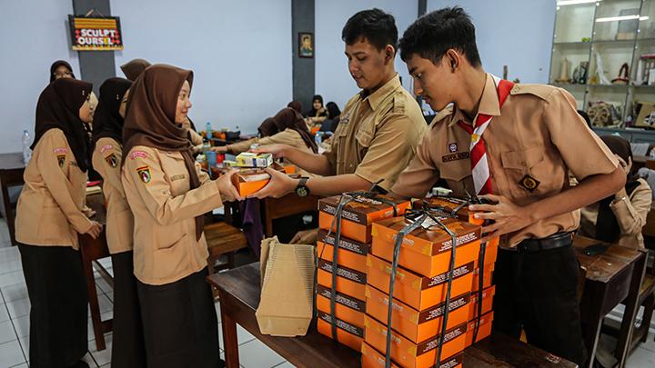 Gibran Uji Coba Makan Bergizi Free of charge di Surabaya, Anggaran Rp 15 Ribu