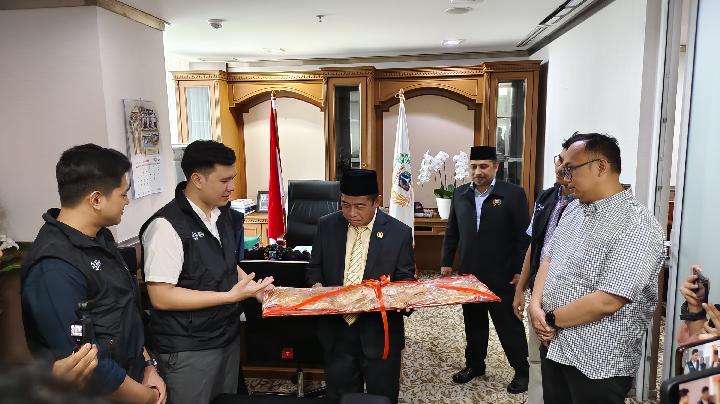 Ubah Bareng Beri Roti Buaya untuk Ketua DPW PKS Jakarta: Simbol Dukung Pencalonan Anies Baswedan