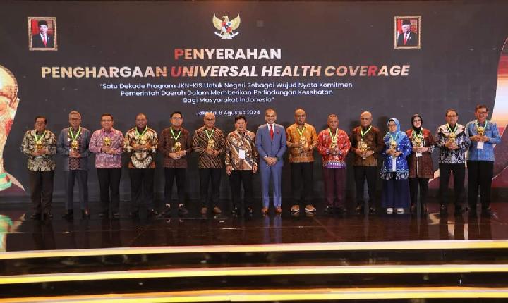 Bupati Lombok Utara Terima Penghargaan UHC Dari BPJS Kesehatan RI