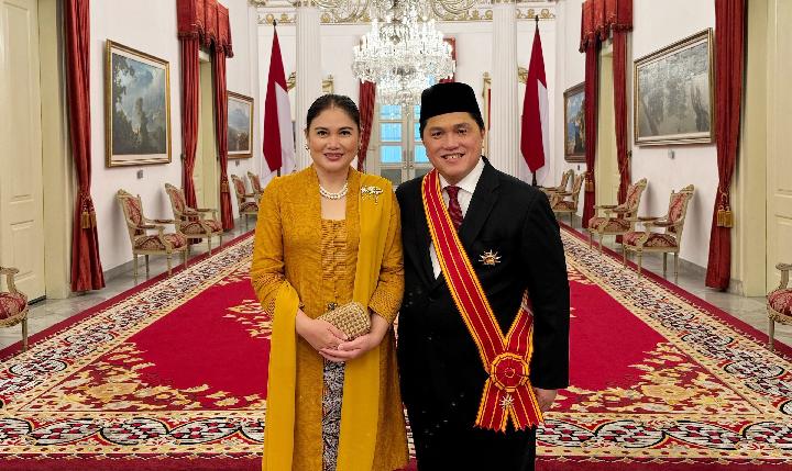 Jokowi Beri Tanda Kehormatan untuk Erick Thohir dan 63 Tokoh Lainnya