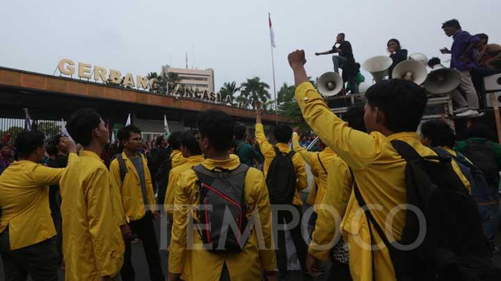 BEM SI Serukan Seluruh Kampus Turun ke Jalan untuk Tolak Pengesahan UU Pilkada Hari Ini