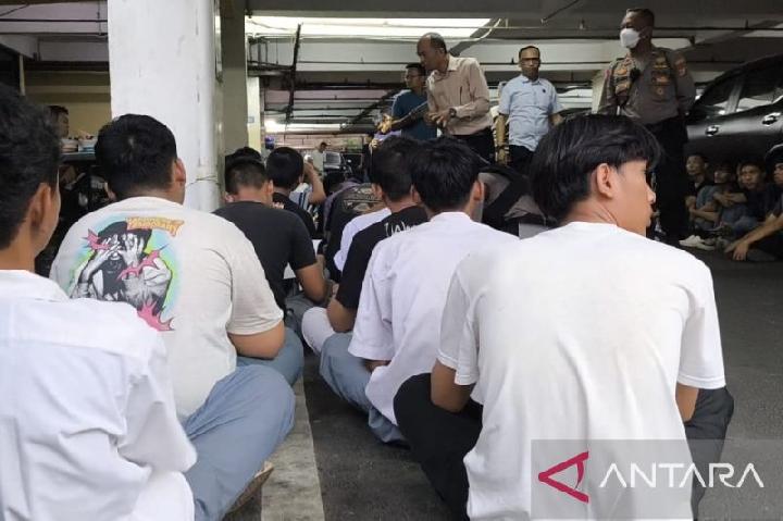 Ratusan Demonstran Ditangkap dalam Demo Besar Kawal Putusan MK