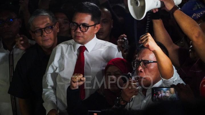 Temui Massa Aksi, Anggota DPR Fraksi PDIP Ajak Kawal Bersama Revisi UU Pilkada