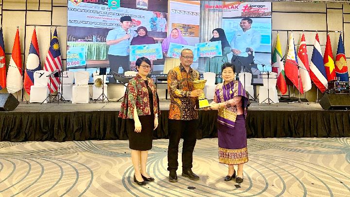 Bupati Trenggalek Menerima Penghargaan The 3th ASEAN Girl Chief’ Summit