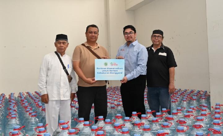 Le Minerale dan MUI DKI Jakarta Salurkan Galon Air Mineral untuk Korban Kebakaran Manggarai