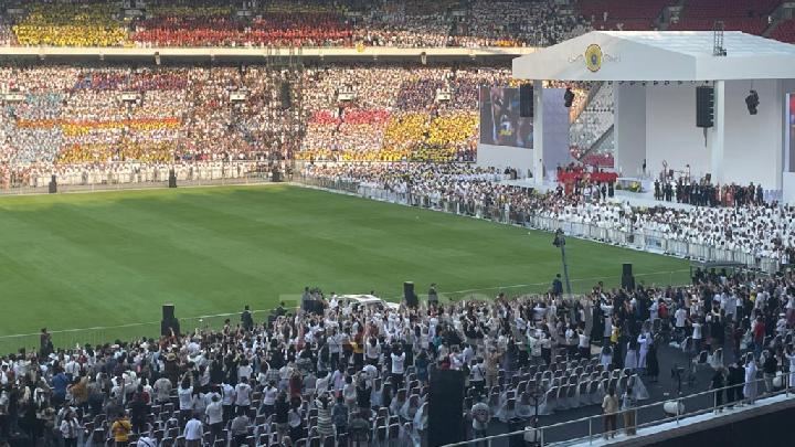 Misa Paus Fransiskus di GBK: Minim Bunga-bunga, Berdiri Patung Maria dan Ajakan Perdamaian