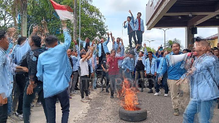 Menyorot Aksi Indonesia Gelap dan Kebijakan Prabowo yang Tak Tepat