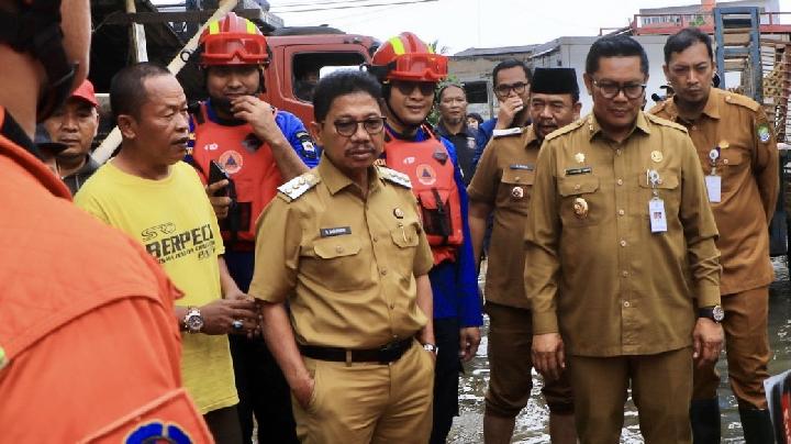 Pemerintah Kota Tangerang Berikan Bantuan Obat, Selimut dan Makanan untuk Korban Banjir