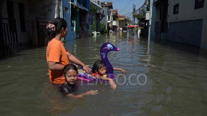 Bandung Diguyur Hujan Lebat, Ribuan Rumah dan Jalan Tenggelam oleh Banjir