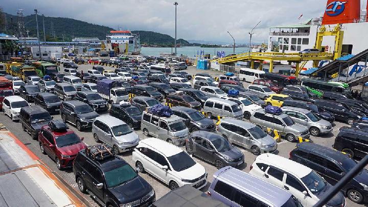Puncak Arus Balik, Penyeberangan Bakauheni-Merak Hanya Satu Arah