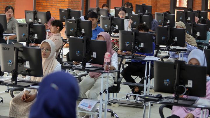 Berbagai Modus Kecurangan UTBK 2025, dari Kamera di Kancing Baju hingga di Kawat Gigi