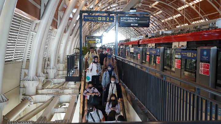 LRT Jabodebek Pecahkan Rekor Penumpang saat ASN Wajib Naik Transportasi Umum