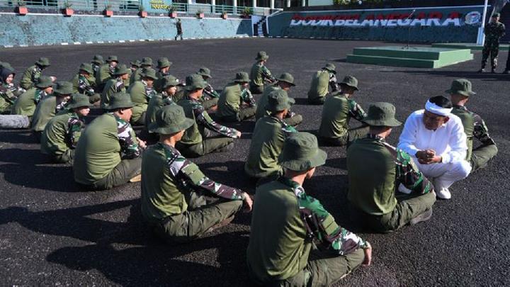 Apa yang Diajarkan kepada Siswa di Barak Militer ala Dedi Mulyadi?