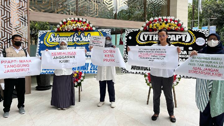 Sembilan Dosen Berunjuk Rasa Buntut Mandeknya Beasiswa Pendidikan Indonesia