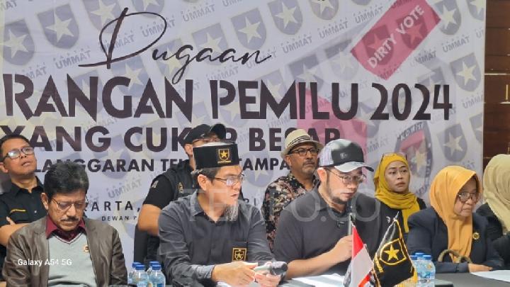 Pengurus Partai Ummat Yogyakarta Buang Kartu Anggota ke Tong Sampah