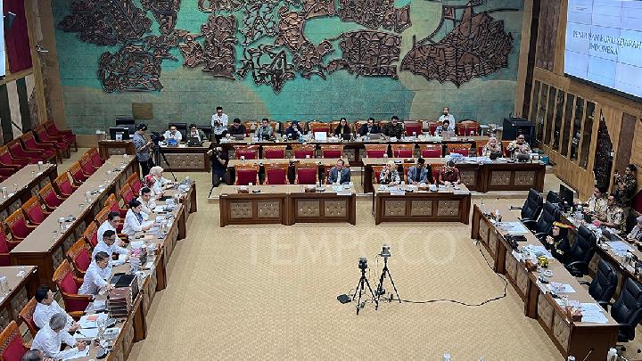 Respons DPR Soal Rencana Penulisan Ulang Sejarah dengan Tone Positif