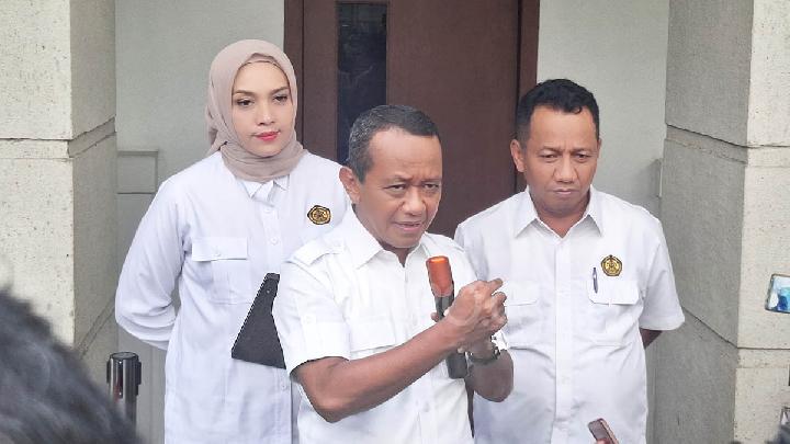 Bahlil Salat Idul Adha di Masjid Ainul Hikmah Golkar