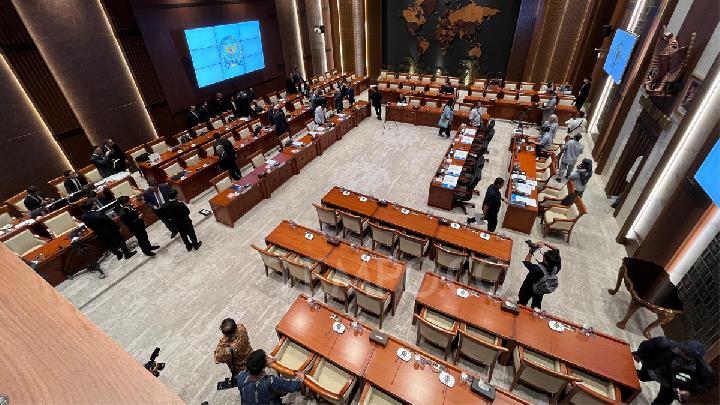 DPR Rapat dengan Menlu Sugiono Bahas Geopolitik