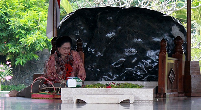 Pramono-Rano Dampingi Megawati Ziarah ke Makam Sukarno