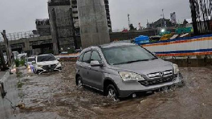 Puluhan Wilayah di Jakarta Terendam Banjir Imbas Hujan Sejak Senin Sore, Ini Titiknya
