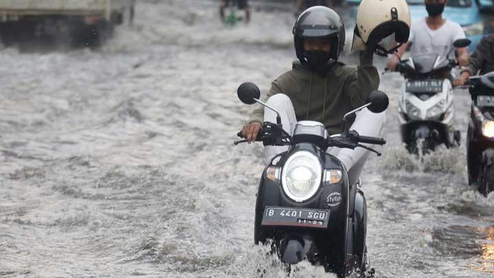 Banjir Rendam Permukiman di Kramat Jati, Jakarta